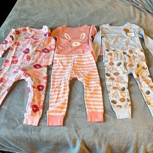 Old Navy 2T Pajama sets
